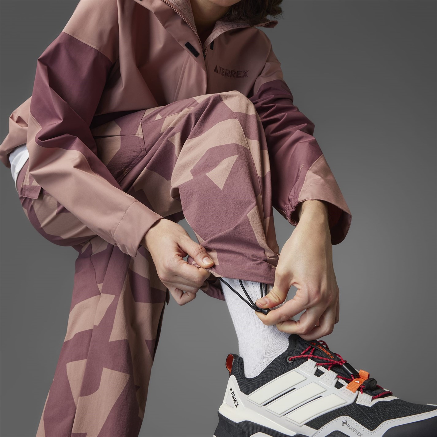 adidas Terrex Xploric Cargo Joggers Printed dama