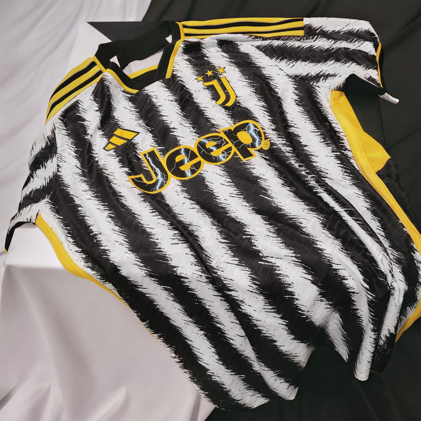Camasa adidas Juventus Authentic Home 2023 2024 adulti