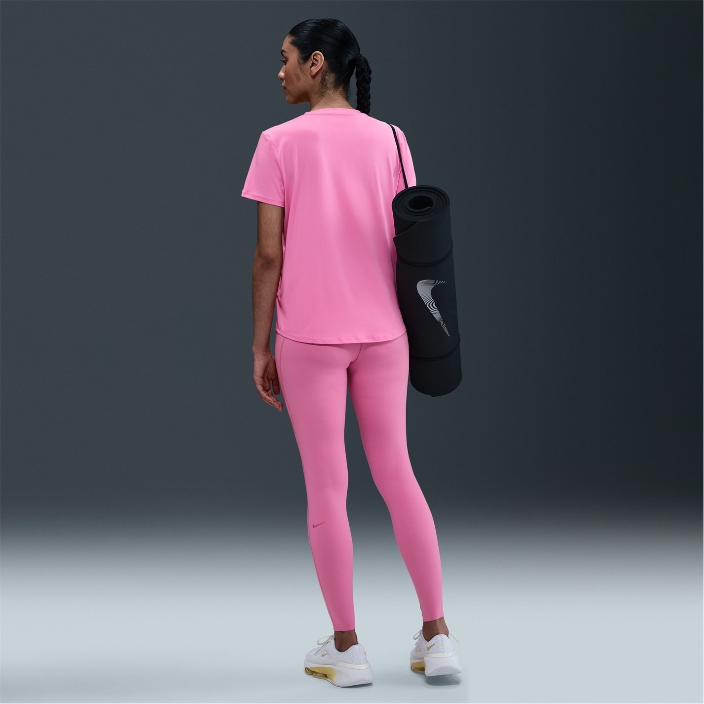 Nike Dri-FIT One Standard Fit Short-Sleeve Top dama